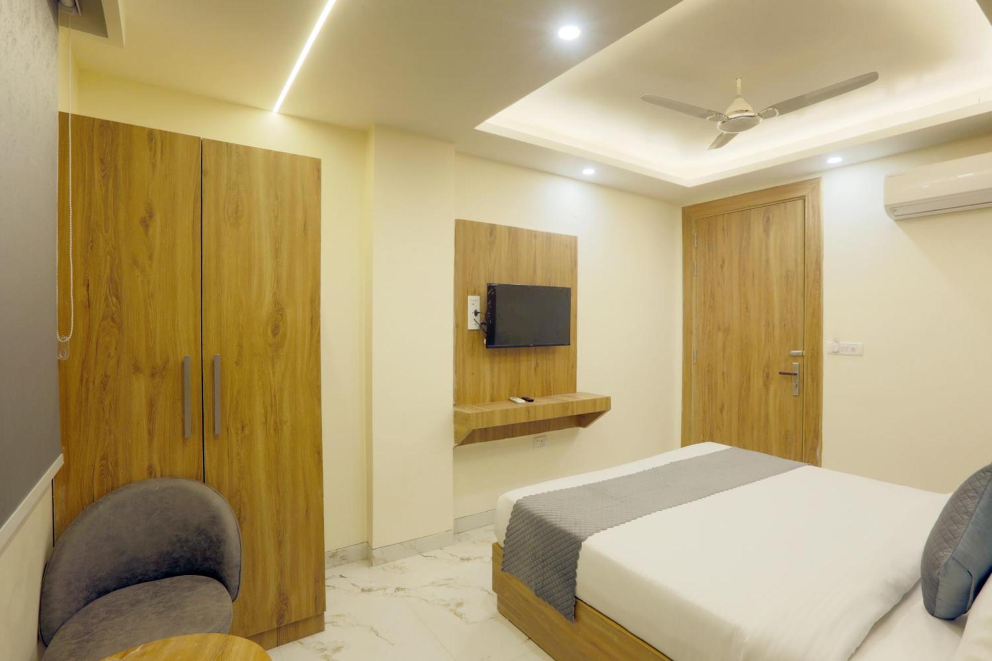 Hotel Luxe Manor Near Delhi Airport New Delhi Exteriör bild