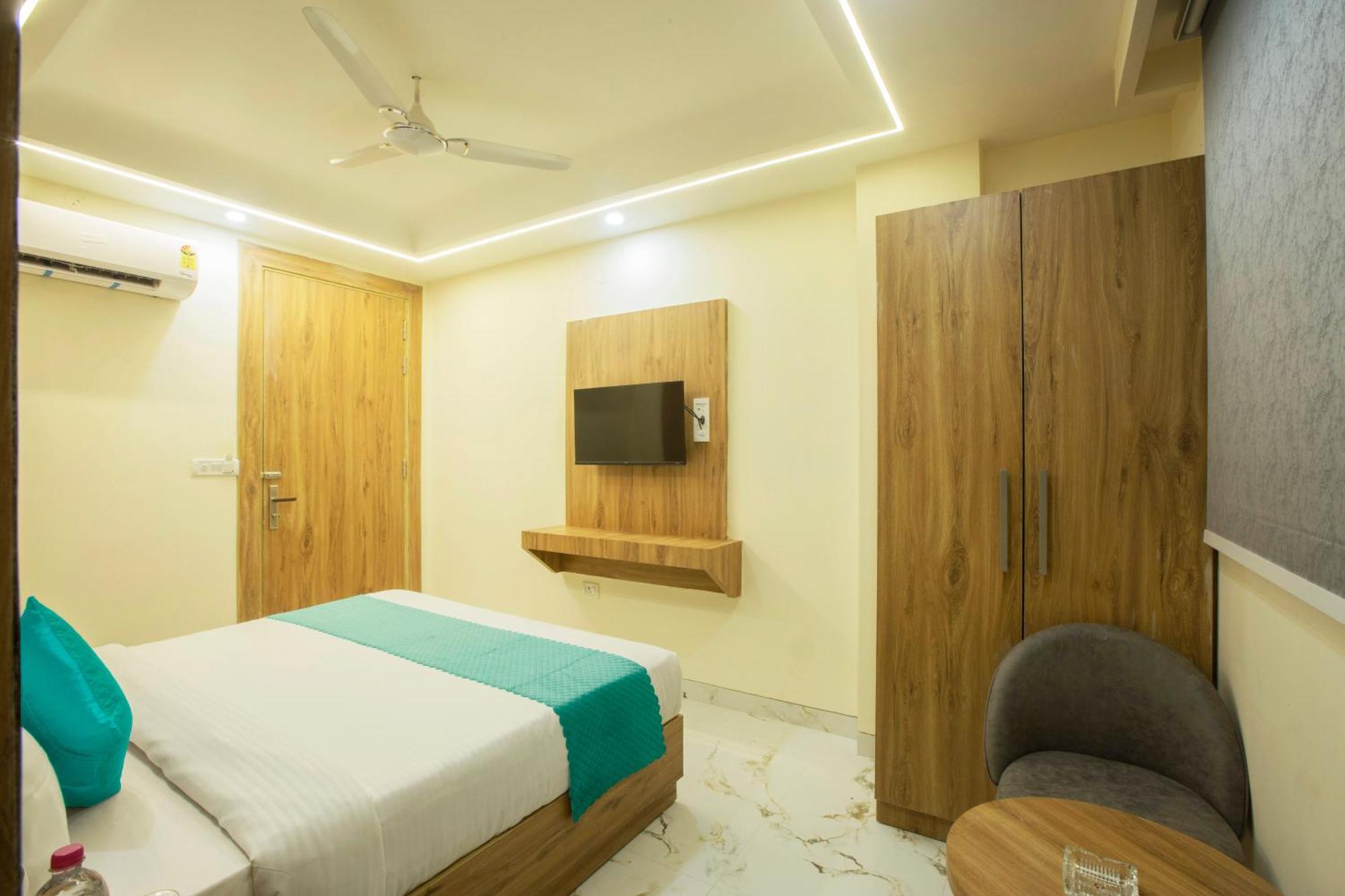 Hotel Luxe Manor Near Delhi Airport New Delhi Exteriör bild