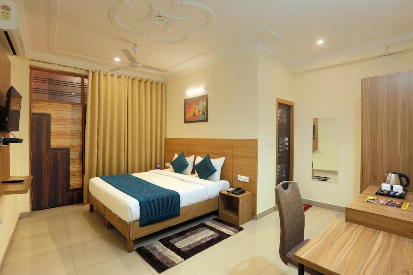 Hotel Luxe Manor Near Delhi Airport New Delhi Exteriör bild