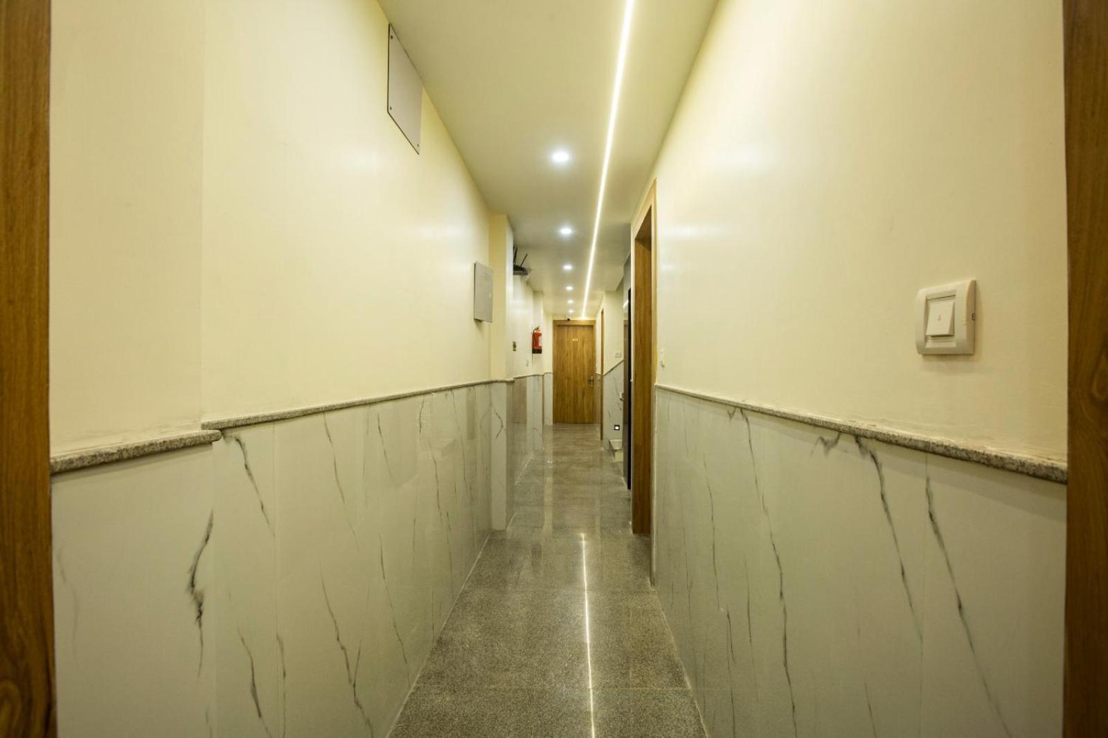 Hotel Luxe Manor Near Delhi Airport New Delhi Exteriör bild