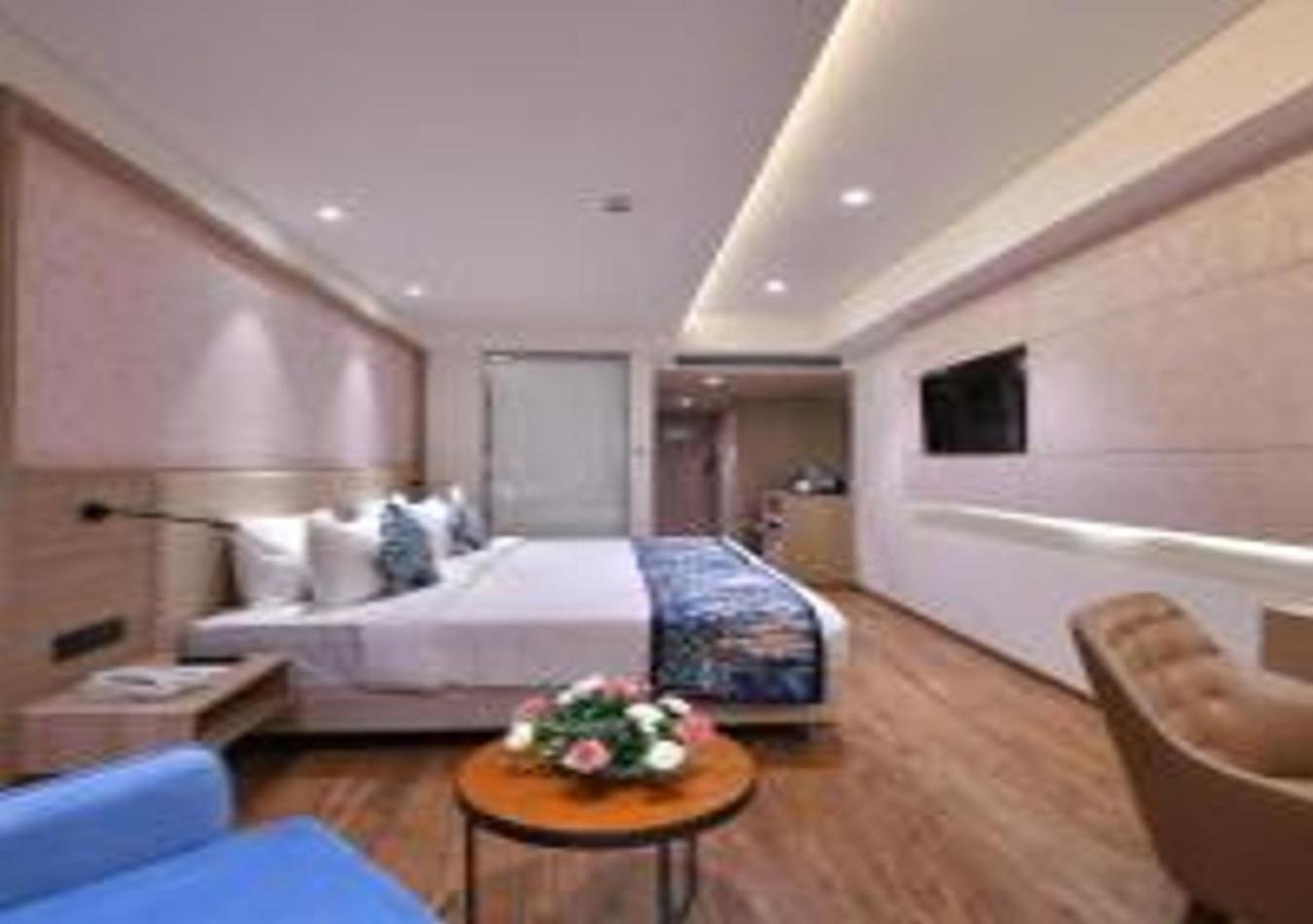 Hotel Luxe Manor Near Delhi Airport New Delhi Exteriör bild