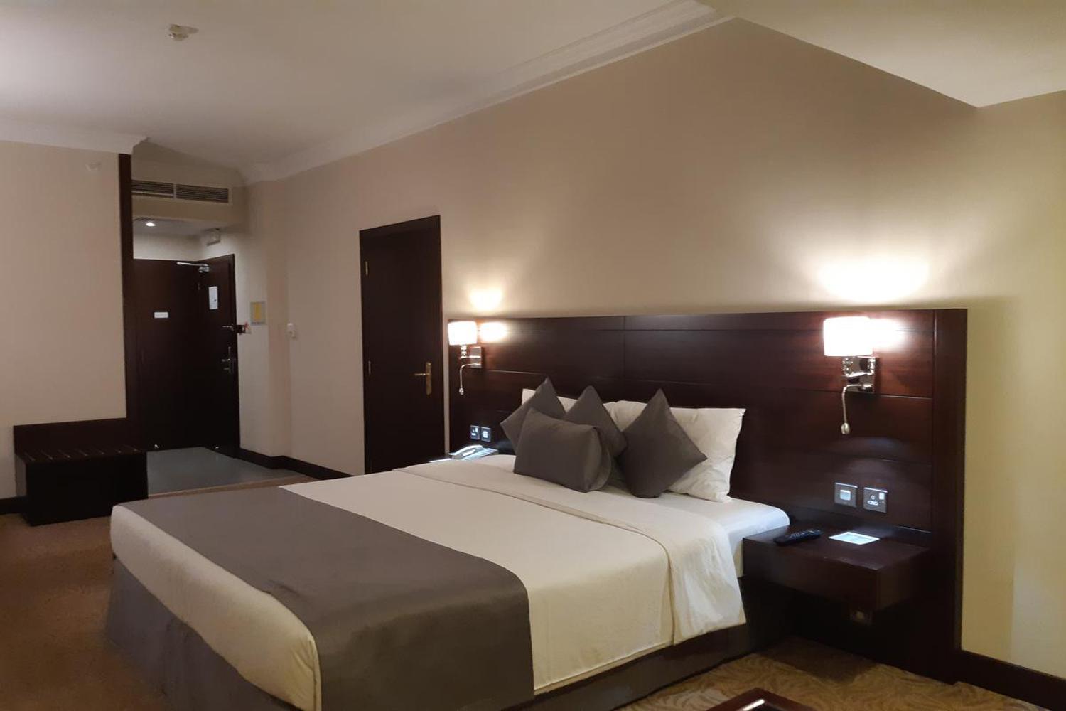 Hotel Luxe Manor Near Delhi Airport New Delhi Exteriör bild