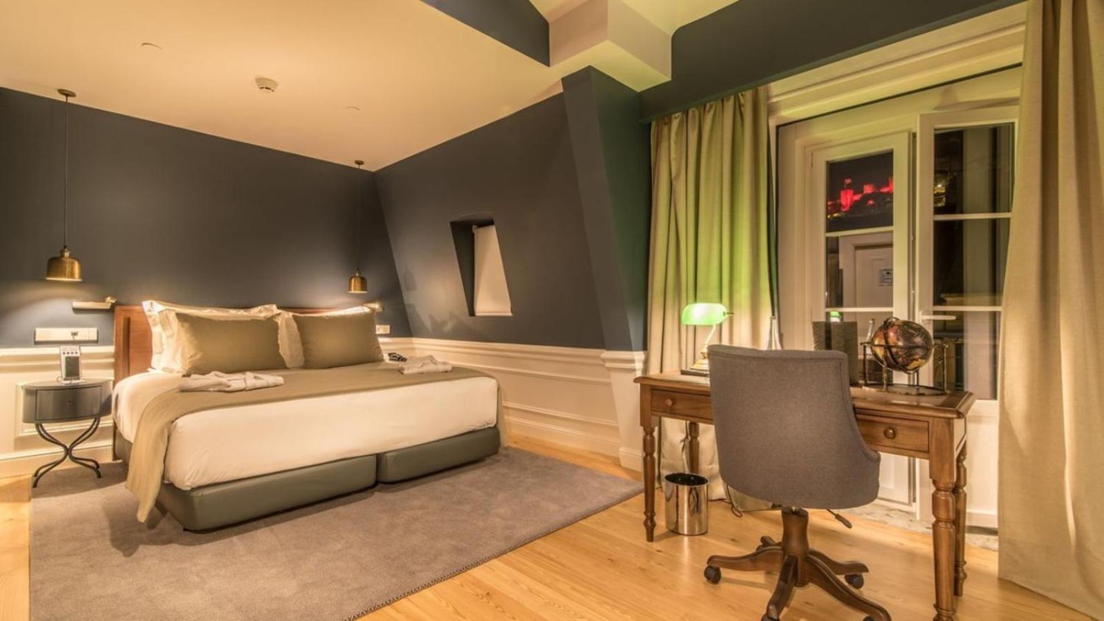 Hotel Luxe Manor Near Delhi Airport New Delhi Exteriör bild